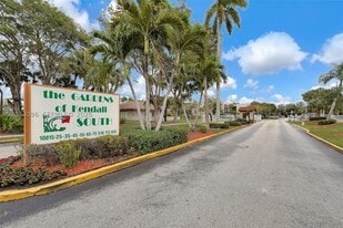 10825 SW 112th St in Miami, FL - Building Photo