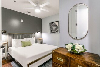 1430 St Charles Ave in New Orleans, LA - Foto de edificio - Building Photo