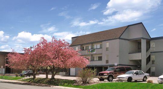 Lakeridge Terrace Apartments in Denver, CO - Building Photo