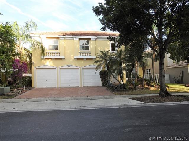 833 SW 167th Ave in Pembroke Pines, FL - Building Photo