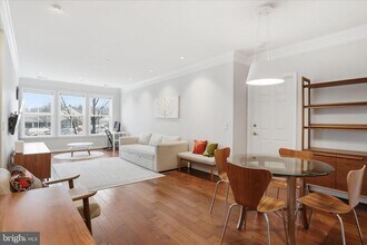 2101 N Monroe St in Arlington, VA - Building Photo - Building Photo