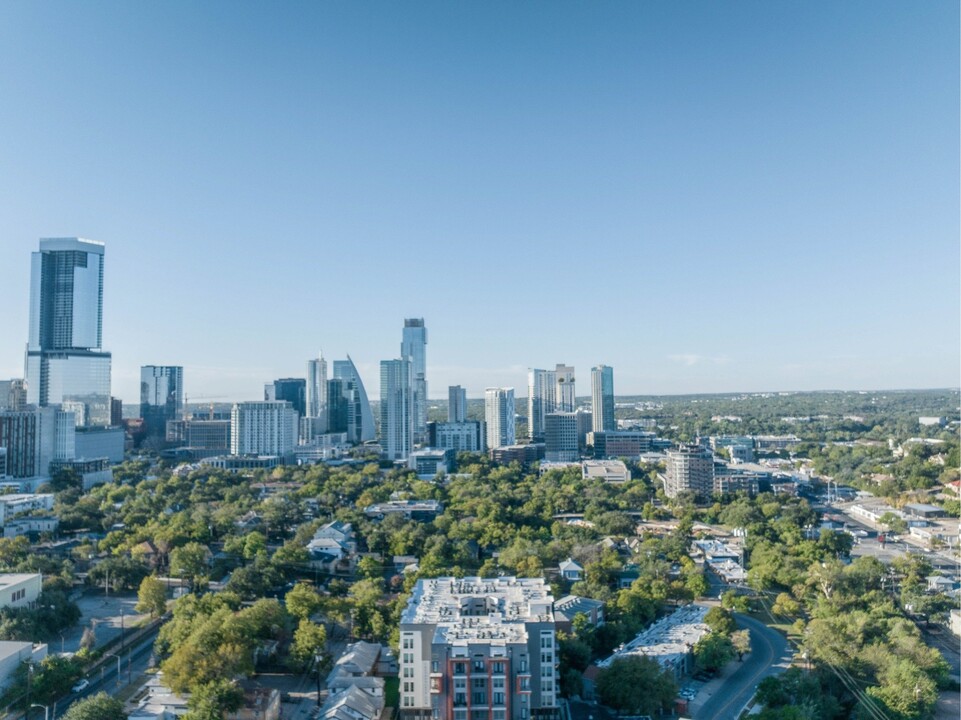 The Shoal in Austin, TX - Building Photo