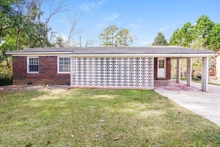 367 Lady Guinevere Way in Jonesboro, GA - Building Photo