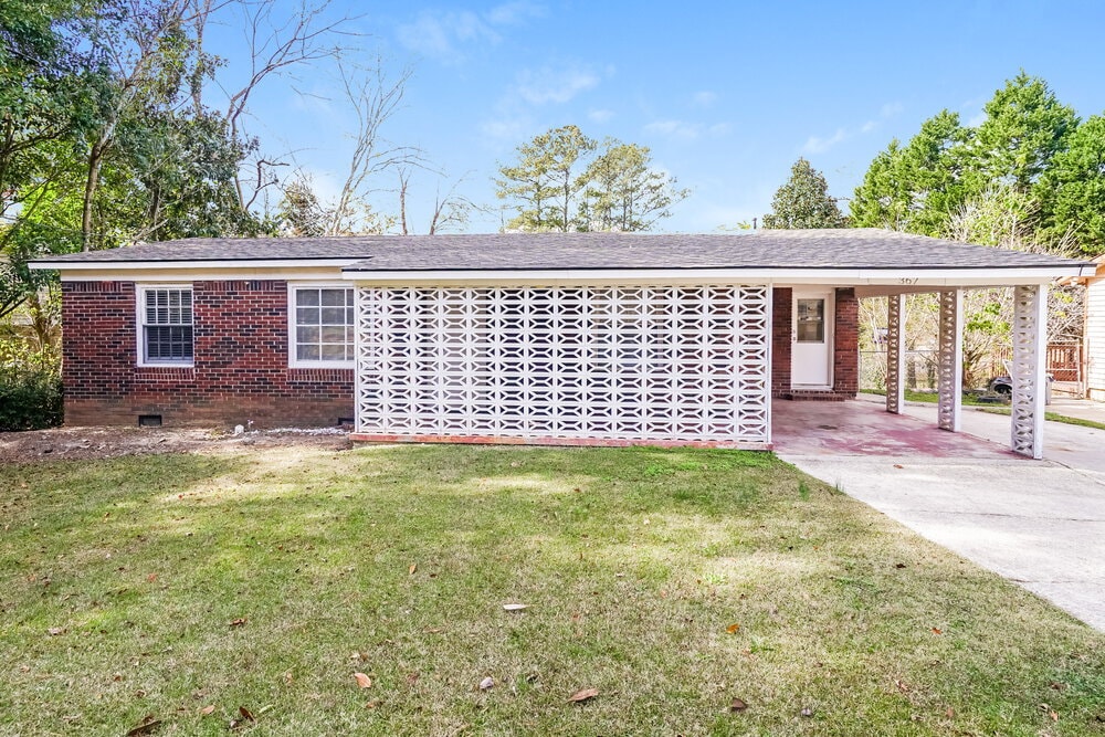 367 Lady Guinevere Way in Jonesboro, GA - Building Photo