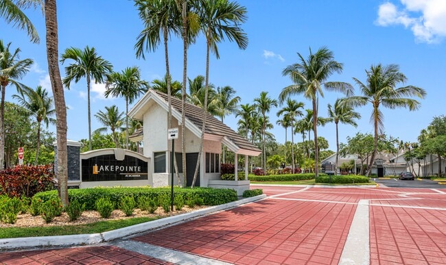 Lakepointe at Jacaranda in Plantation, FL - Foto de edificio - Building Photo