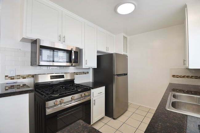 4924 Tujunga Ave in Los Angeles, CA - Building Photo - Building Photo