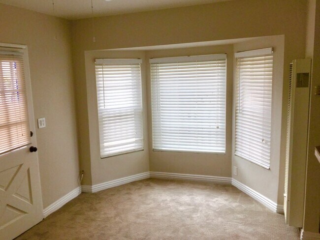 109 8th St in Seal Beach, CA - Building Photo - Building Photo