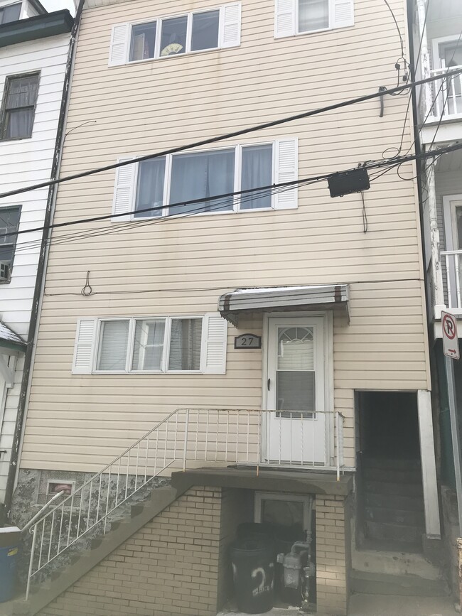 property at 27 Kosciusko Way