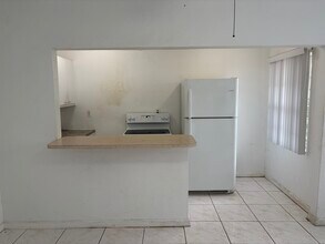 1948 NE 172nd St, Unit 3 in North Miami Beach, FL - Building Photo - Building Photo