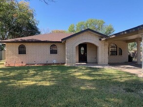 213 Arroyo Dr in Del Rio, TX - Building Photo - Building Photo