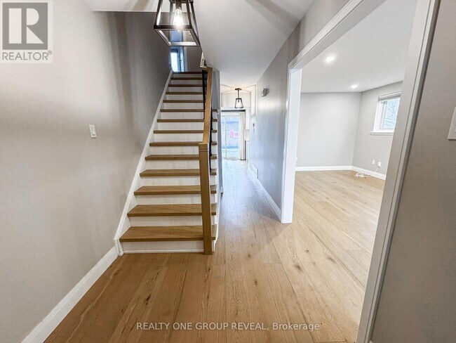 14 Calais St in Whitby, ON - Building Photo - Building Photo