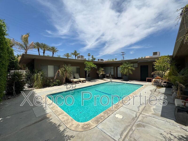 430 Avenida Ortega in Palm Springs, CA - Building Photo