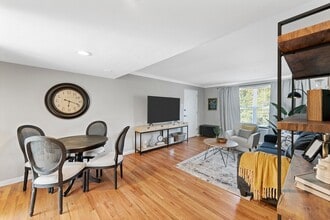 10128 Manchester Rd, Unit A in St. Louis, MO - Building Photo - Building Photo