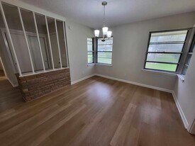 706 Maple St in Sweeny, TX - Building Photo