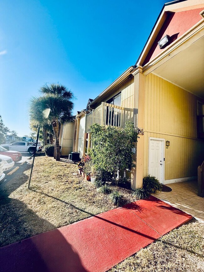 2101 Forest Knoll Dr NE in Palm Bay, FL - Building Photo - Building Photo