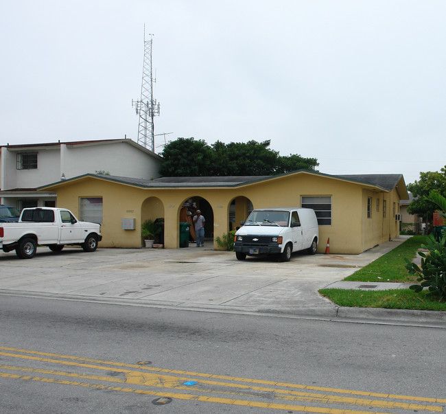 10952 SW 4th St in Miami, FL - Foto de edificio - Building Photo