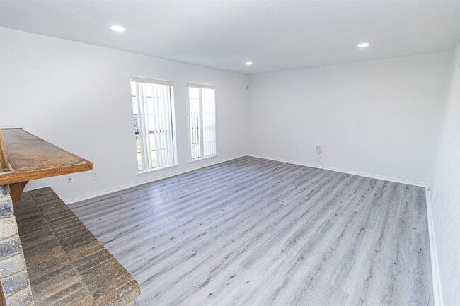 14010 Meyersville Dr