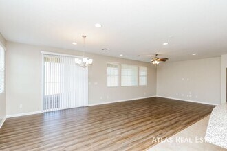 577 Comodo St in Henderson, NV - Building Photo - Building Photo