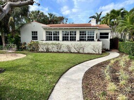 1219 N Lakeside Dr in Lake Worth Beach, FL - Building Photo