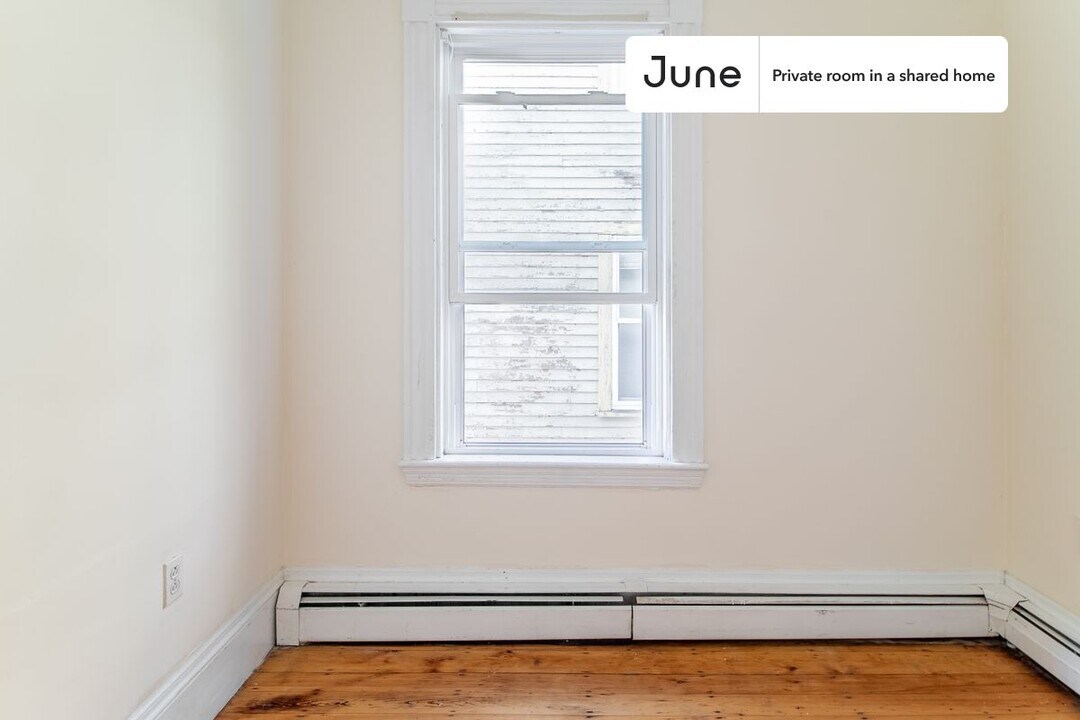 Room in Shared 5 bed/1 bath home in Boston, MA - Building Photo