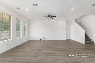 19010 Sonora Chase Dr in Roman Forest, TX - Foto de edificio - Building Photo