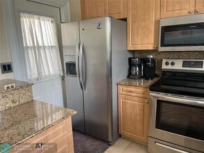 1221 SE 3rd St in Deerfield Beach, FL - Building Photo - Building Photo