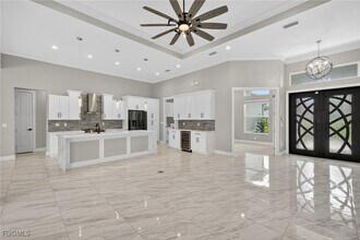 2532 SW 26th Pl in Cape Coral, FL - Foto de edificio - Building Photo