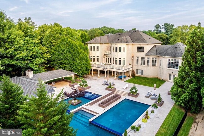 860 Nicholas Run Dr in Great Falls, VA - Building Photo - Building Photo