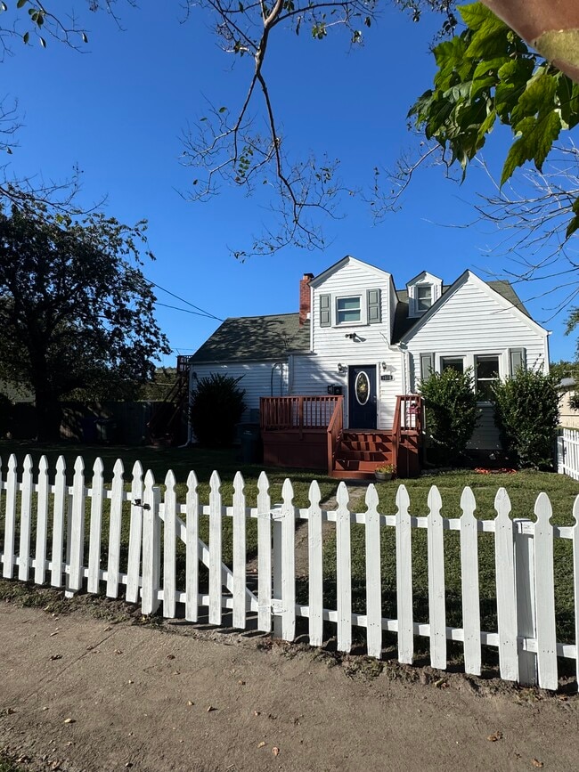 1018 Wolcott Ave, Unit A in Norfolk, VA - Building Photo - Building Photo