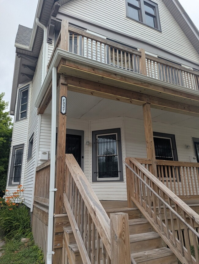 2327 N 14th St, Unit Upper