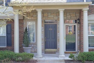 3538 Oakmonte Blvd, Unit 109 in Rochester, MI - Building Photo