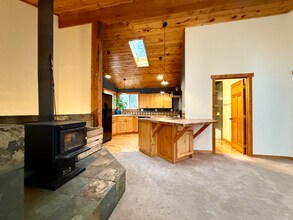 1611 N Fork Rd in Columbia Falls, MT - Foto de edificio - Building Photo