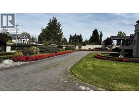 13268 Blundell Rd in Richmond, BC - Building Photo