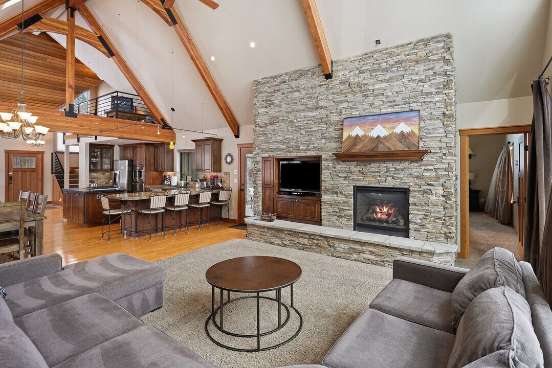8 Mt Baker Ln in Bend, OR - Building Photo