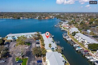 5006 Starfish Dr SE in St. Petersburg, FL - Foto de edificio - Building Photo
