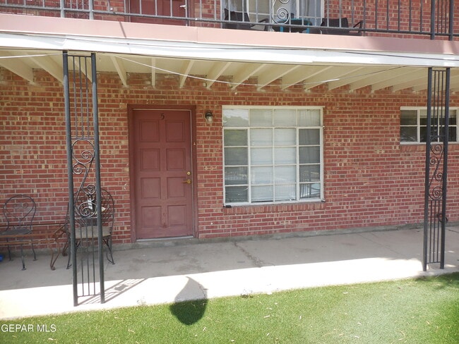 701 W Yandell Dr in El Paso, TX - Building Photo - Building Photo