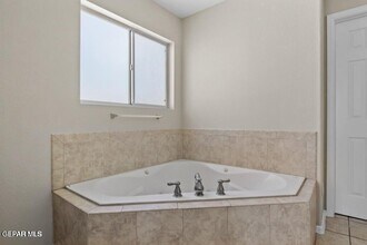 6263 Viale Del Sol Ave in El Paso, TX - Building Photo - Building Photo