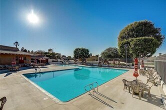 17751 La Rosa Ln in Fountain Valley, CA - Building Photo - Building Photo
