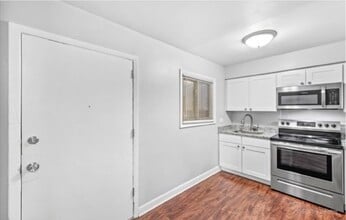 1080 N Wheeling Rd in Mount Prospect, IL - Building Photo - Building Photo