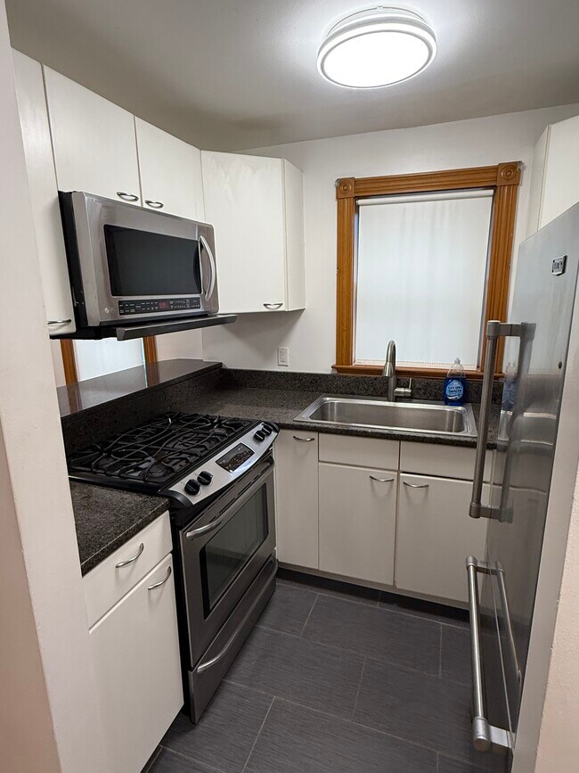 16 Warren St, Unit 1