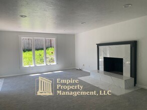 2022 Floral Hill Dr in Eugene, OR - Building Photo - Building Photo