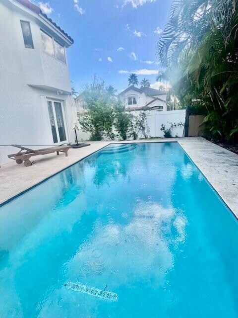 905 Natures Cove Rd in Dania Beach, FL - Building Photo - Building Photo