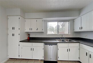8577 Parkside Dr in Jonesboro, GA - Building Photo - Building Photo