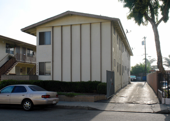 12330 Gale Ave in Hawthorne, CA - Building Photo - Building Photo