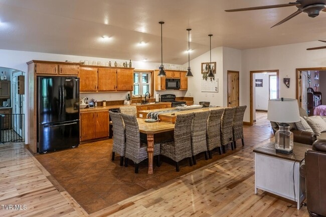 424 Roaring Creek Rd in Chuckey, TN - Building Photo - Building Photo
