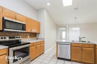 4501 Compass Oaks Dr in Valrico, FL - Building Photo - Building Photo
