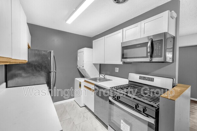 3011 Southern Ave SE in Temple Hills, MD - Building Photo - Building Photo