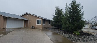 4253 White River Ct in Redding, CA - Building Photo