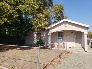 404 Niles Ave in Roseville, CA - Foto de edificio - Building Photo