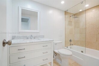5101 Collins Ave in Miami Beach, FL - Building Photo - Building Photo